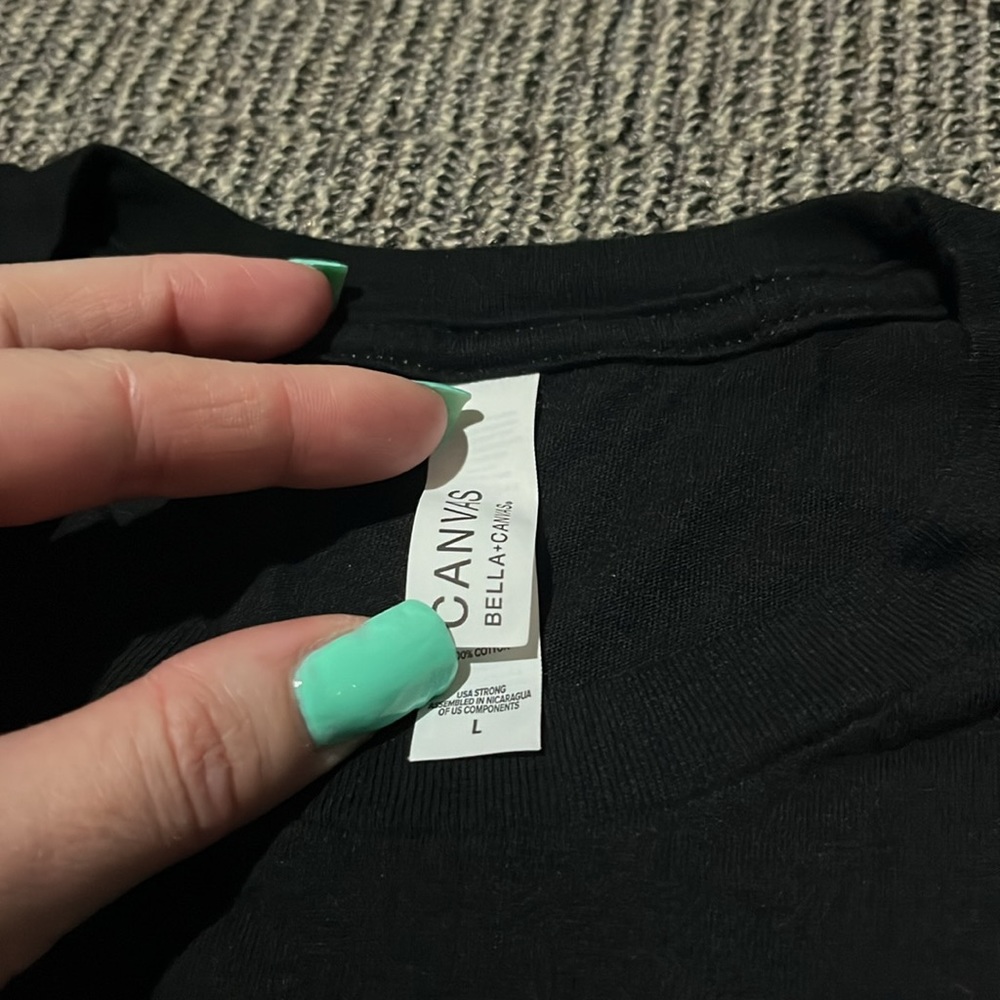 Large tshirt NWOT - Picture 2 of 4